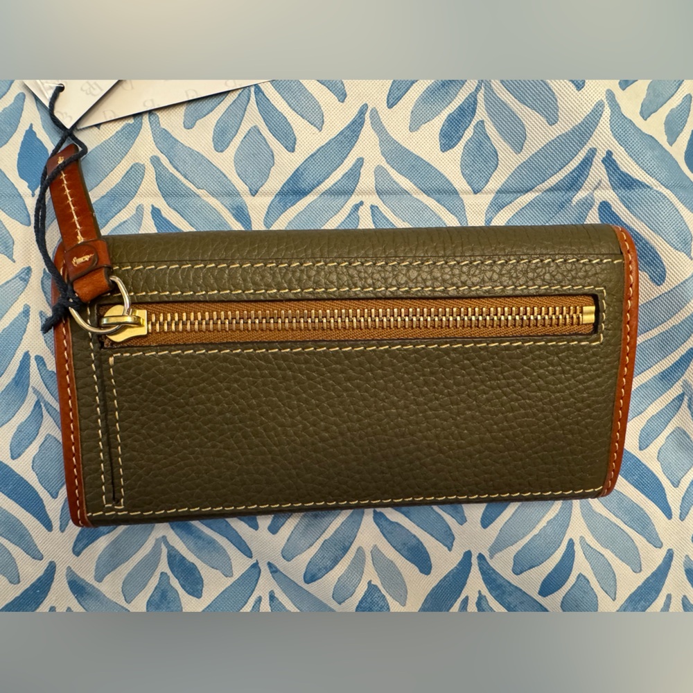 Dooney & Bourke pebbled leather Green Wallet - Picture 2 of 4